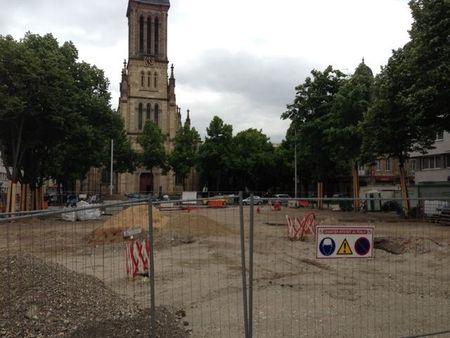 Pourquoi le chantier de la place de la Paix est-il arrêté M @jeanRottner ? #mulhouse