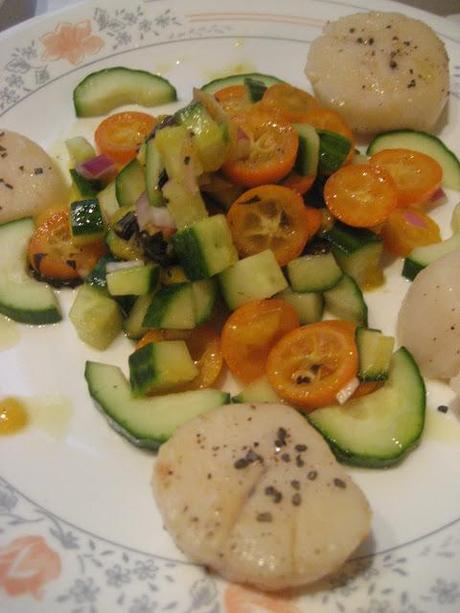 Pétoncles au sel noir d'Hawaï en salsa fruitée