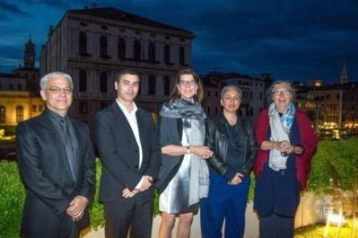Autour de S.A.R. la Princesse de Hanovre, Présidente de la Fondation Prince Pierre, Jean-Charles Curau, Secrétaire général, Abdellah Karroum, Directeur artistique du PIAC, Dora Garcia, lauréate du 45e PIAC et Marie-Claude Beaud, Vice-Présidente du Conseil artistique du PIAC. Photo © Gaétan Luci / Palais Princier