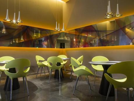 Visite déco : le bar du NHOW à Milan !