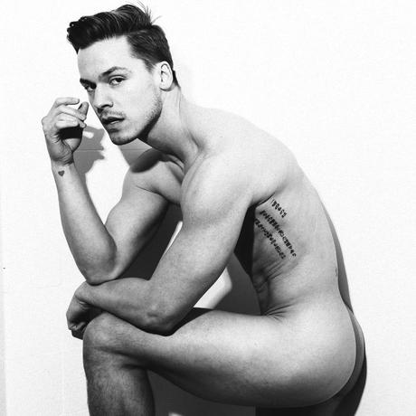BEAU comme un Gars qui Fronce 1