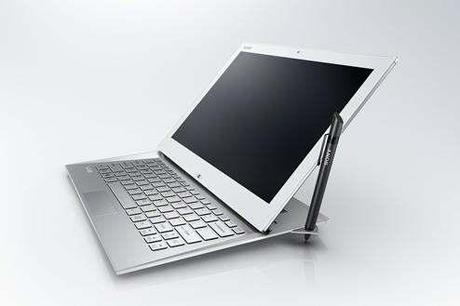 13Summer_VAIO_Duo_13_hero06_W_PenStand-1200