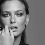 REPORTAGE E-TV : BAR REFAELI CELEBRE LA ROSE POUR PIAGET !