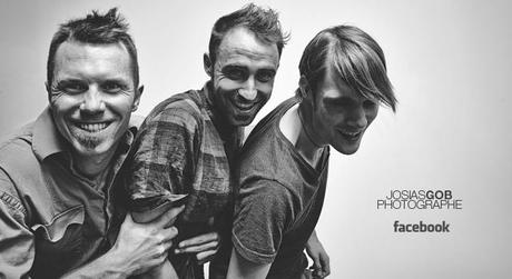 On surfe sur Facebook maintenant.