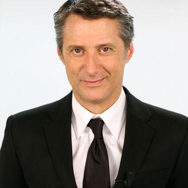 Antoine de Caunes dément son arrivée au Grand Journal