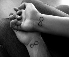 tatouage signe infini éternité amour