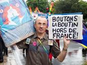 Reportage photo couleur sourires pour Marche fiertés Bordeaux