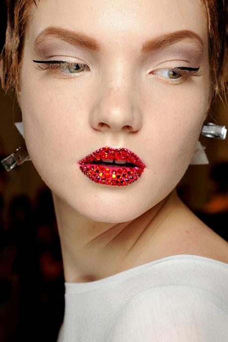 Les-Glitter-Lips-au-defile-Haute-Couture-de-Chri-copie-2.jpg