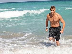 Kellan Lutz pour  Op’s “Making Waves”