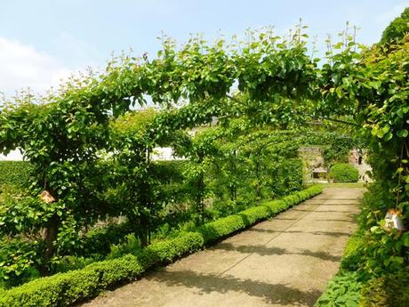 Mademoiselle aux jardins… du Château du Lude