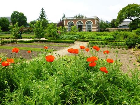 Mademoiselle aux jardins… du Château du Lude