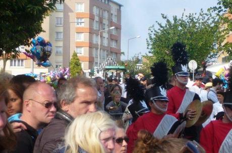 Carnaval d'été 2013 à Lomme : grand succès du char limonaire Jacquard du quartier du Marais