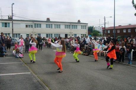 Carnaval d'été 2013 de Lomme : Innov Dance est venue fêter la naissance du char du quartier du Marais