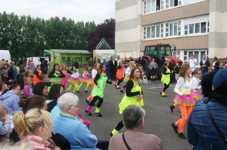 Carnaval d'été 2013 de Lomme : Innov Dance est venue fêter la naissance du char du quartier du Marais