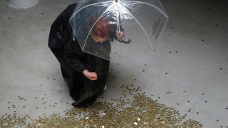 Золото на память раздают в павильоне России на Венецианской биеннале