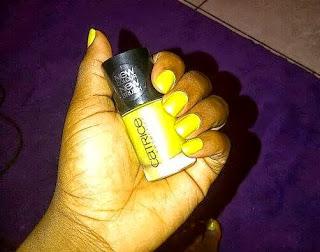 Du vernis sur mes ongles!!