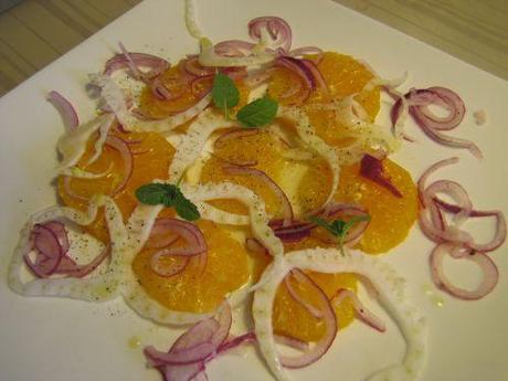 Salade doranges sanguines, oignons rouges et fenouil
