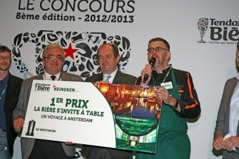 Maurice Attrazic des Maîtres restaurateurs et Henri Gagneux à dr. le chef gagnant du trophée 340x226