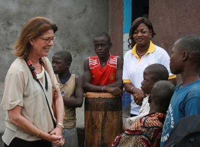 S.A.R. la Princesse de Hanovre en visite au Centre ORPER de Kinshasa (Œuvre de Replacement et de Protection de l’Enfant de la Rue). Photo © AMADE Mondiale