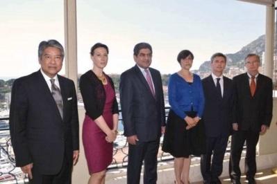 S.E. M. Somsakdi Suriyawongse, Ambassadeur du Royaume de Thaïlande,  Mme Anne-Marie Boisbouvier, Conseiller au Cabinet de S.A.S. le Prince Souverain, S.E. M. Mohamed Meer Abdalla Yousif Al Raeesi, Ambassadeur des Emirats Arabes Unis, Mireille Pettiti, Directeur Général du  Département des Relations Extérieures, S.E. M. Paul Dühr, Ambassadeur du Grand Duché de Luxembourg et  Thierry Orsini, Directeur Général du Département des Finances et de l'Economie. Photo © Charles Franch / CDP