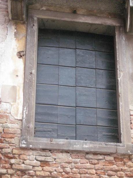 Les fenêtre en biais à S Giacomo dell'Orio