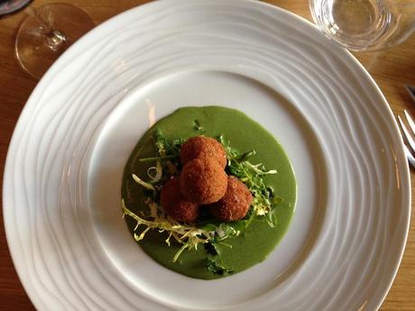 La Fourchette du Printemps Crevettes grises croquette crème de cresson et roquette