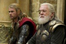 Thor-Le-Monde-des-Tenebres-Chris-Hemsworth-Anthony-Hopkins-01