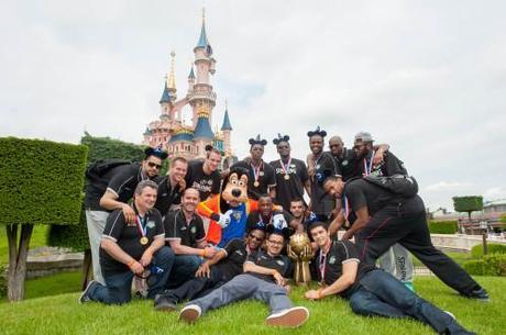 Les Géants du Basket de Nanterre fêtent leur Victoire à Disneyland Paris