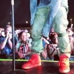 Kanye West avec les Nike Air Yeezy 2 Red