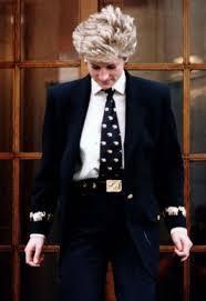 Vente aux enchères d’une cravate de Lady DI cravate diana1