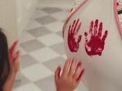 canapé blanc, fils biscuits chocolatés