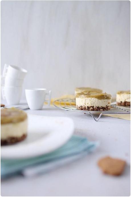 Entremet mousse mascarpone, speculoos et rhubarbe caramélisée