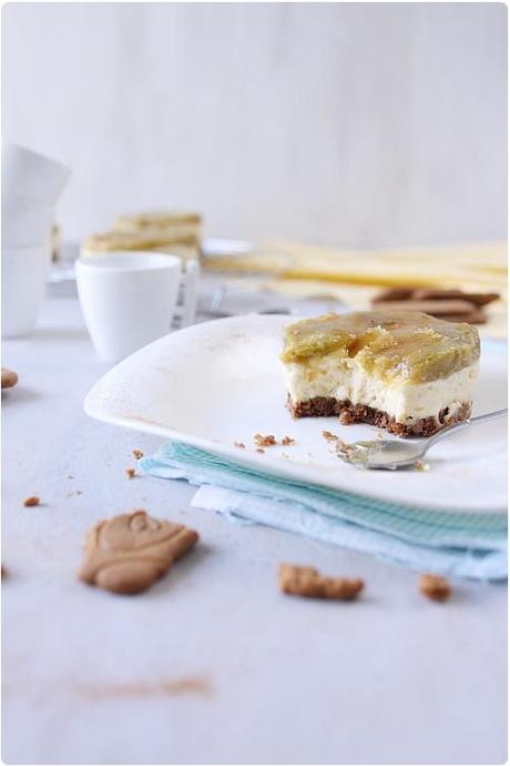 Entremet mousse mascarpone, speculoos et rhubarbe caramélisée