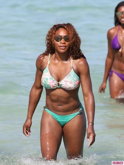 PHOTO Serena Williams ultra muclée à la plage à Miami