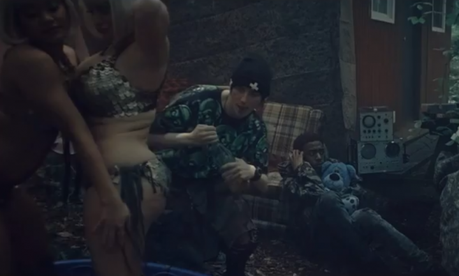 Travi$ Scott feat. T.I. and 2 Chainz - Upper Echelon