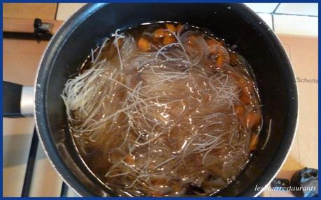 SOUPE CHINOISE AUX VERMICELLES DE RIZ