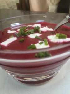 UNE RECETTE POUR UNE ENTREE D’ETE : LA CREME ROUGE