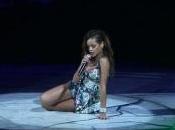 Rihanna frappe coups micro