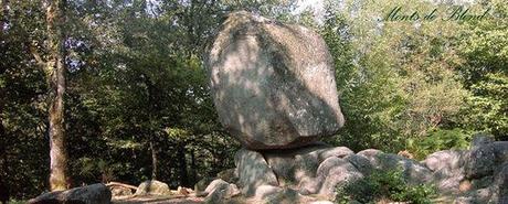 Monts_de_Blond_pierre_branlante