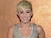 Miley Cyrus mise tout trash dans clip Can't Stop"