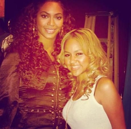 Kat DeLuna ressort sa photo avec Beyoncé pour qu'on s'interesse à elle