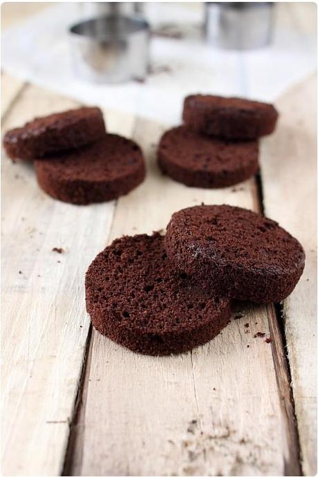 Layer cake individuel chocolat, fraise et grenade