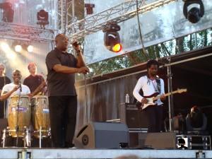 Fanfan, Chanteur de Tabou Combo et Dener Ceide à la guitare