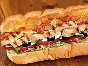 subways sandwiches au poulet : un aspect modifié artificiellement
