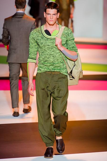 Le défilé homme Versace printemps/été 2014...