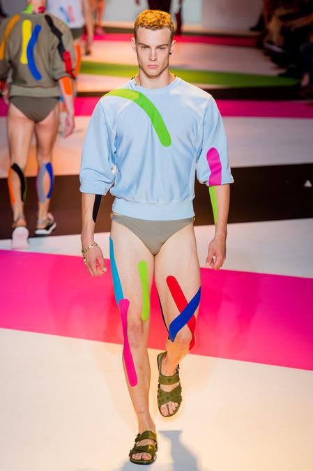 Le défilé homme Versace printemps/été 2014...