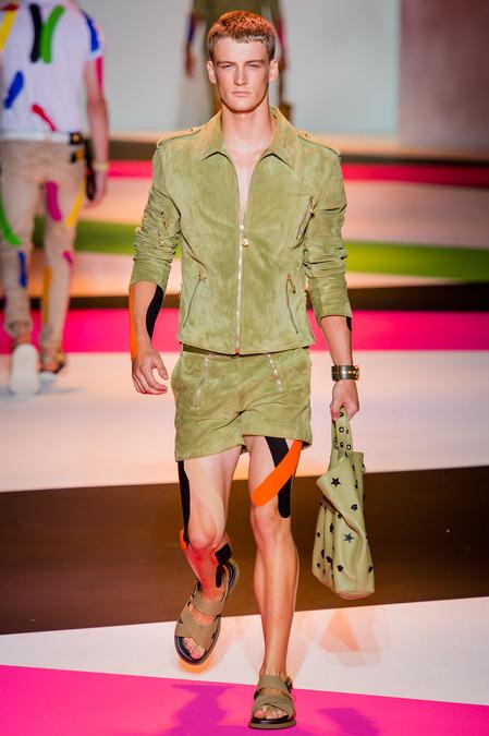Le défilé homme Versace printemps/été 2014...