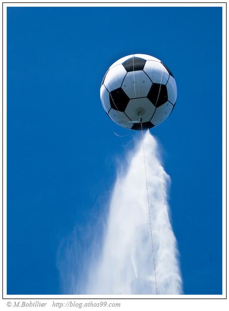 Le ballon de foot géant de l'Euro 2008 du jet d'eau de Genève - Paperblog
