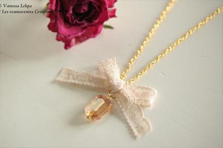 collier doré romantique en dentelle ancienne de calais couleur chair et gros cristal doré champagne créatrice de bijoux vanessa lekpa haute couture