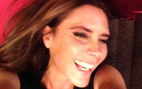 PHOTO Victoria Beckham : Oui elle sait rire et ça lui va bien !